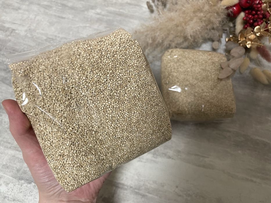 Кіноа біла насіння. Зернова каша. Здоровий сніданок