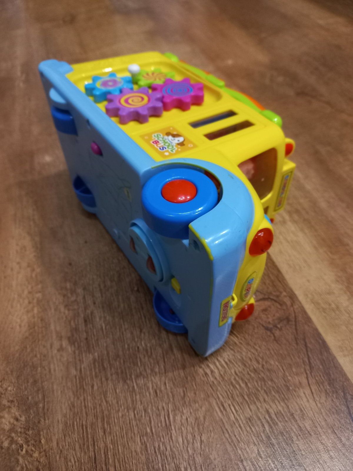 Продам игрушким: развивающий автобус и  чемоданчик с инструментом