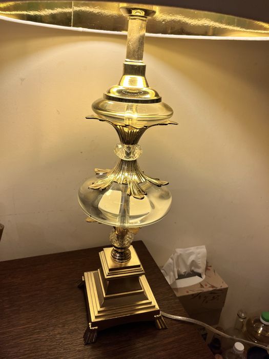 Lampa stojąca z abazurem