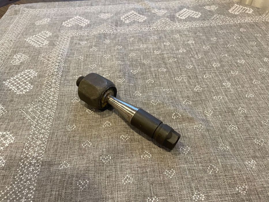 Drążek kierowniczy (nowy, nieużywany)