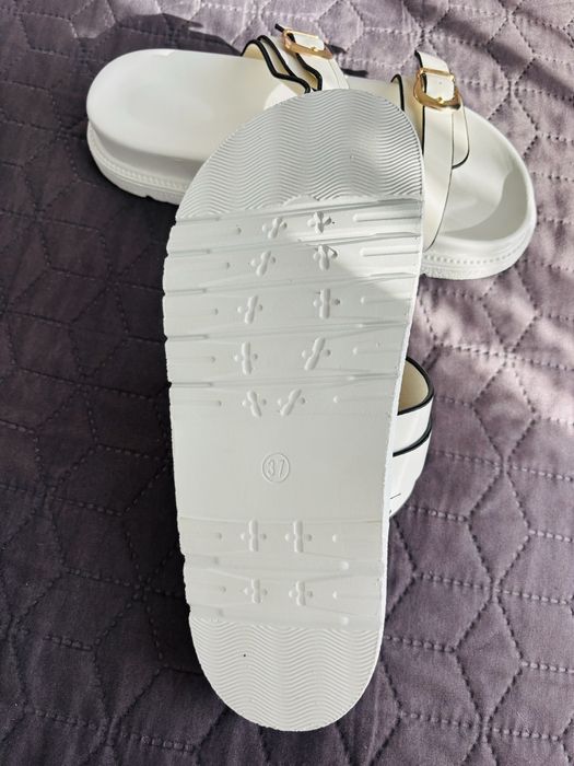 Білі босоніжки у стилі Zara