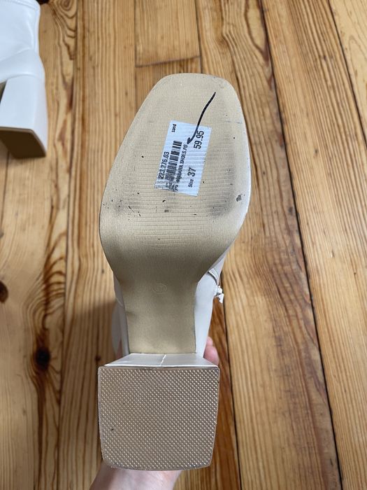 Осінні чоботи на каблуку