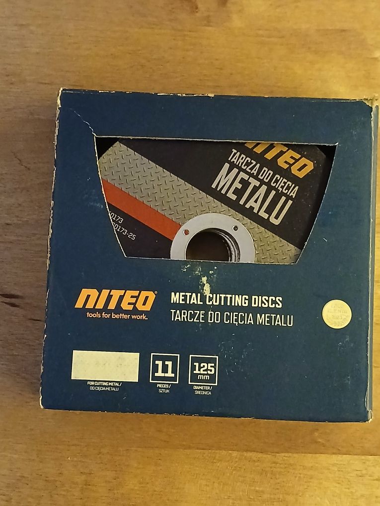 Nieużywanych 11 tarcz do cięcia metalu.