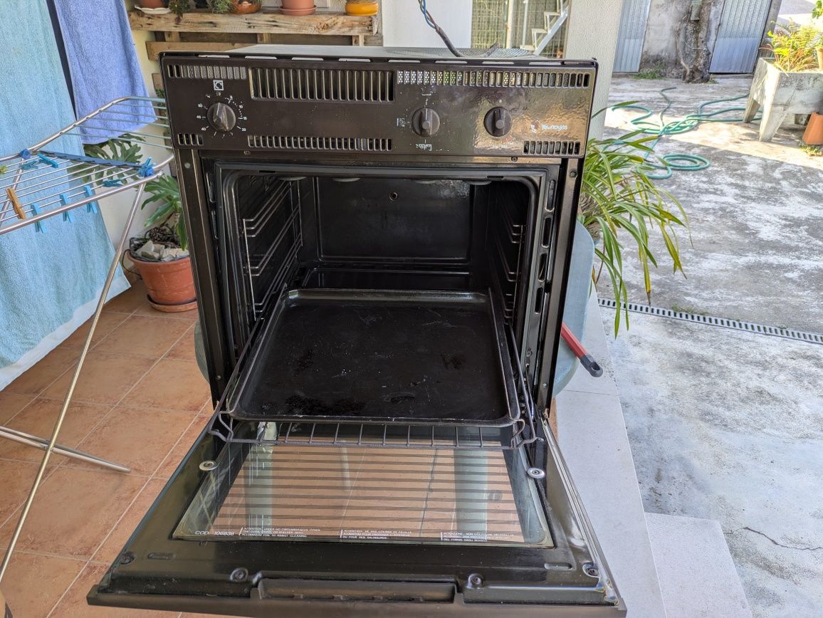 Forno a gás e eletricidade