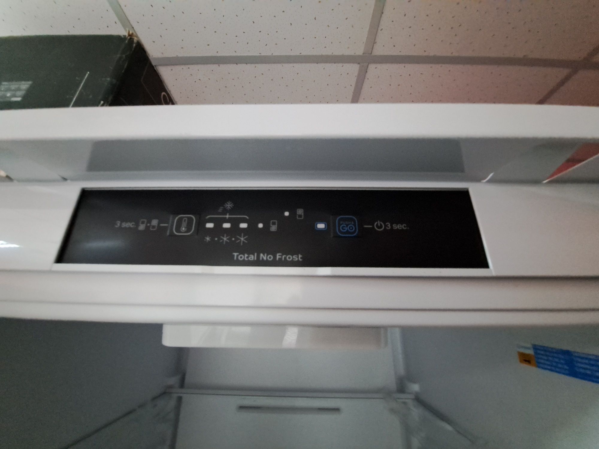 Холодильник вбудованний WHIRLPOOL INC20 T321 Італія