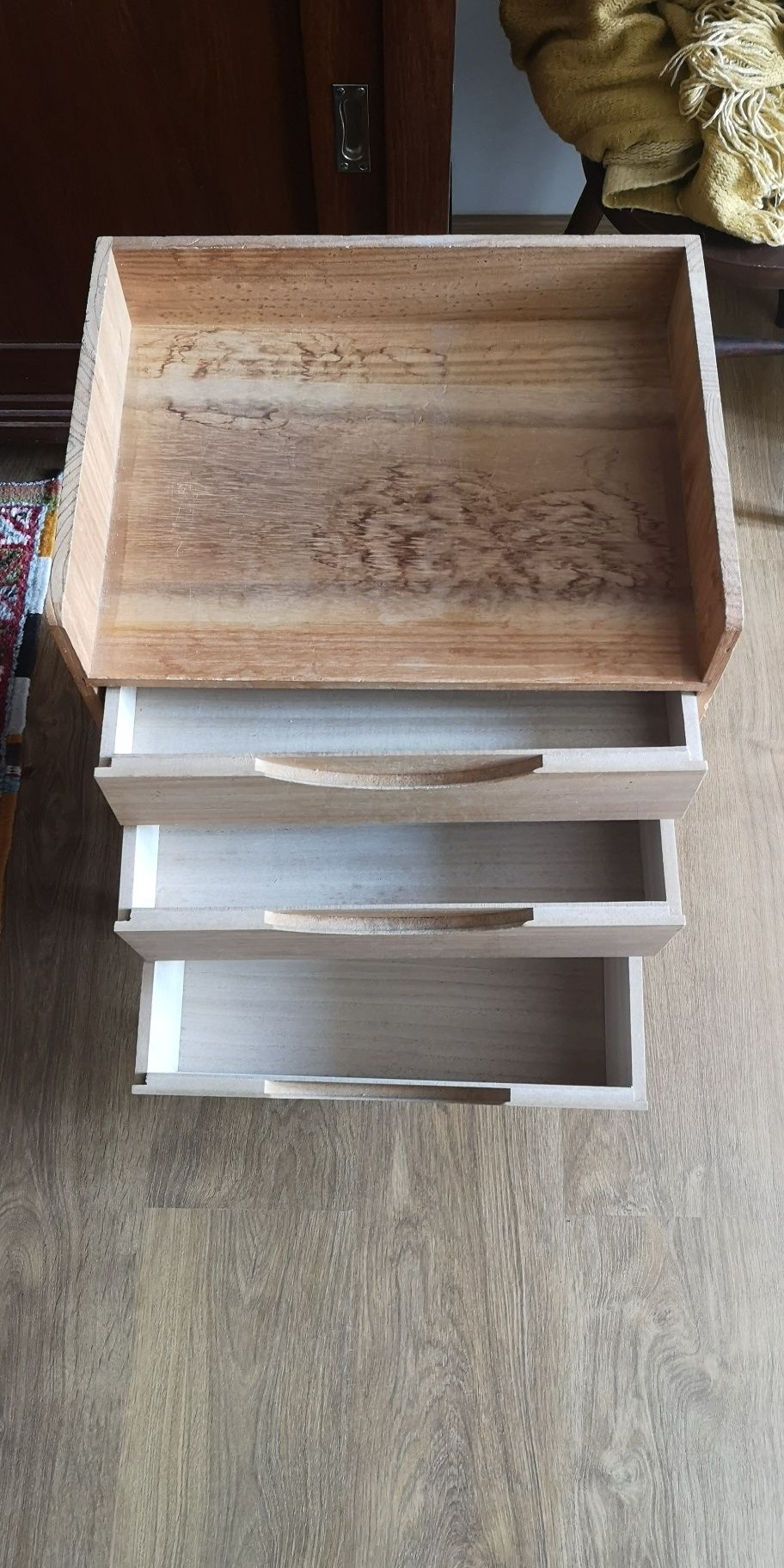 Mesa de cabeceira/apoio