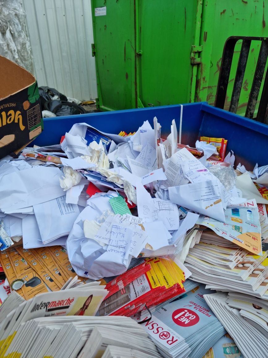 Skup kartonów , książek , ulotek, makulatury.