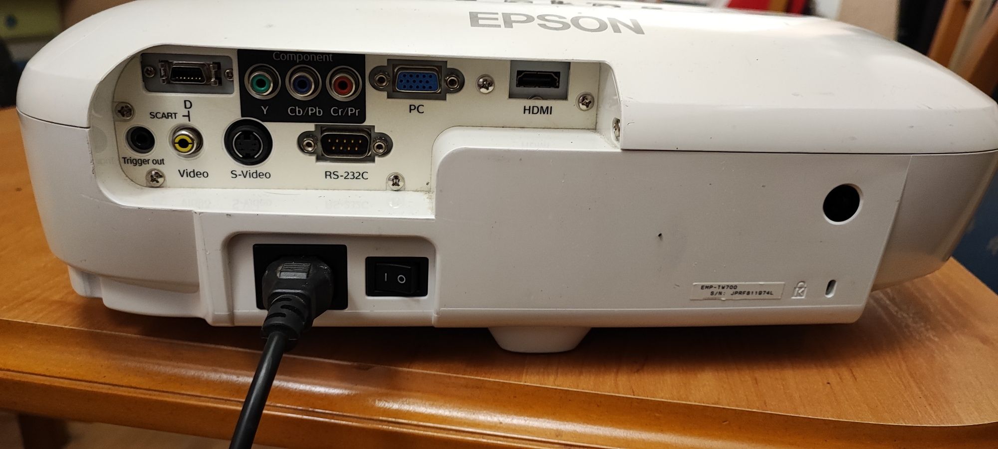 Projektor epson emp-tw700