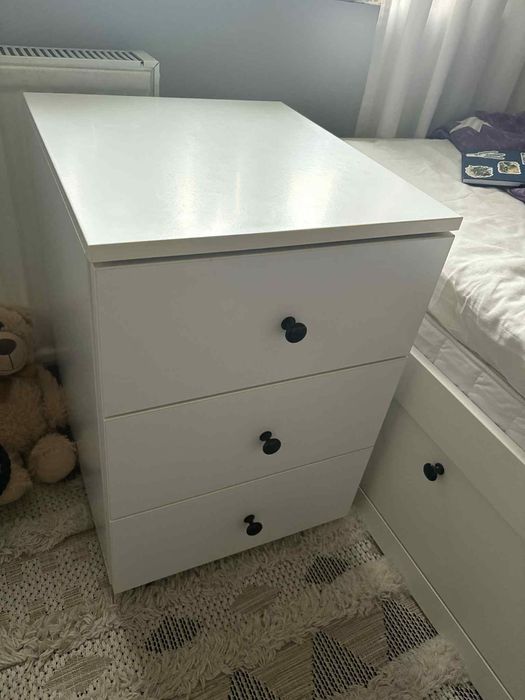 Biurko wraz z kontenerkiem