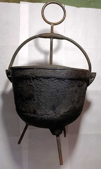 Kociołek żeliwny, garnek myśliwski