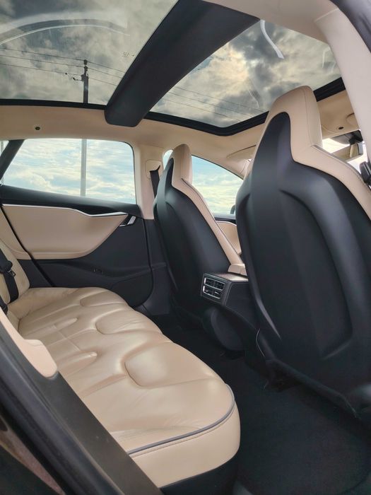 Tesla Model S 2014