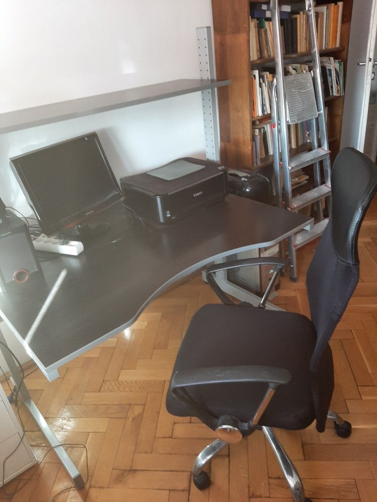 Duże biurko Ikea Jerker + fotel biurowy Jysk