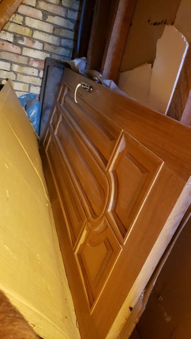 Двері Дуб 200х80 по полотну, короб теж є.