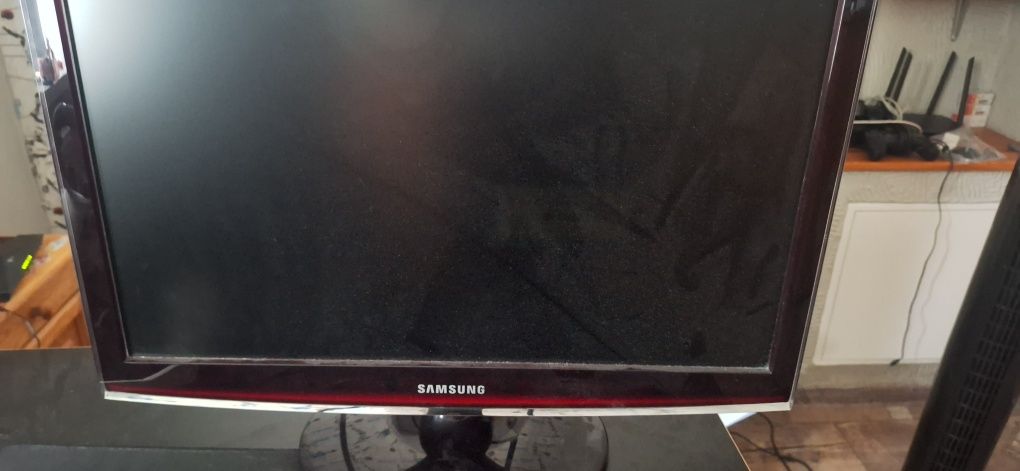 Samsung T220 22" 1680x1050px 16:10 VGA/DVI
