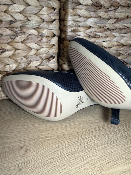 Туфлі шкіряні нові Respect 38