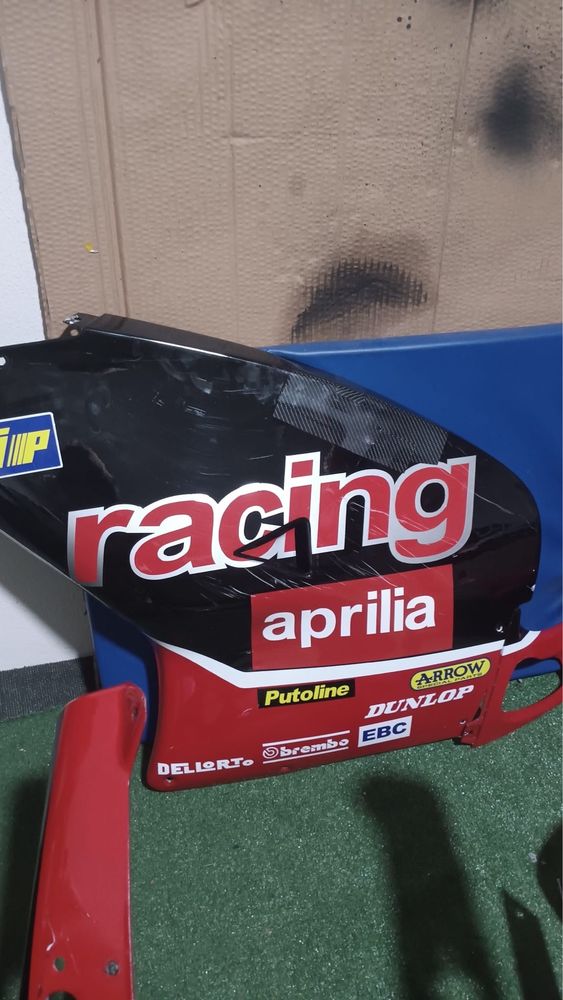 Carenagens aprilia rs 125 para restaurar.