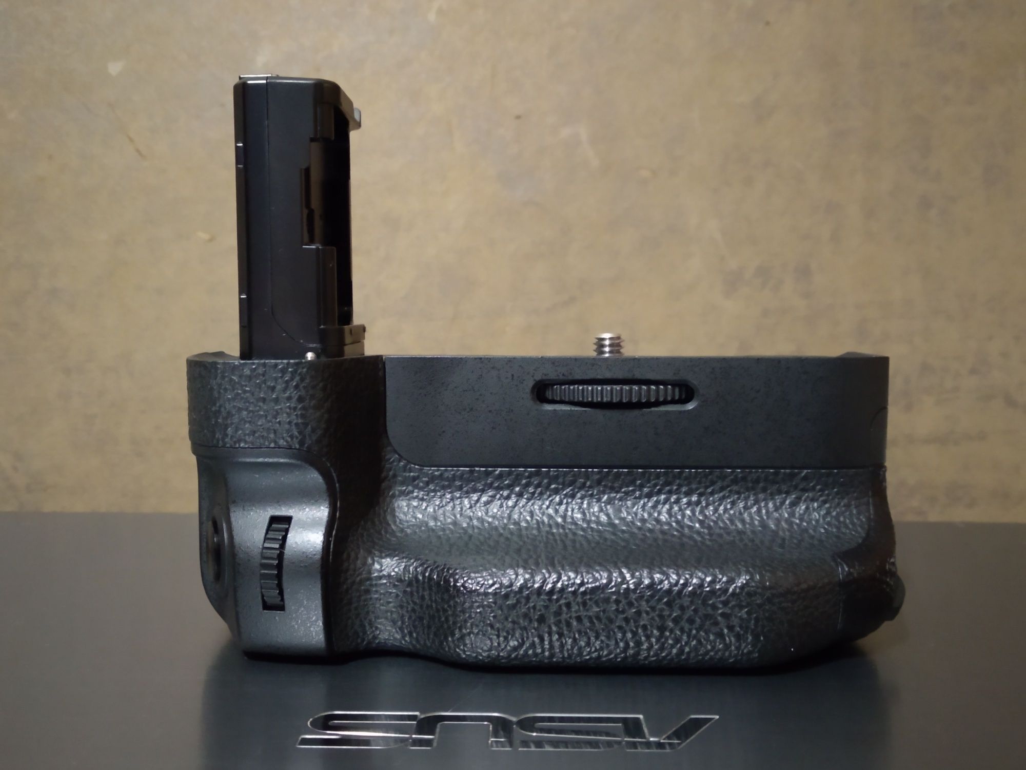 Батарейний блок SONY VG-C2EM для камер A7II A7RII A7SII Оригінал