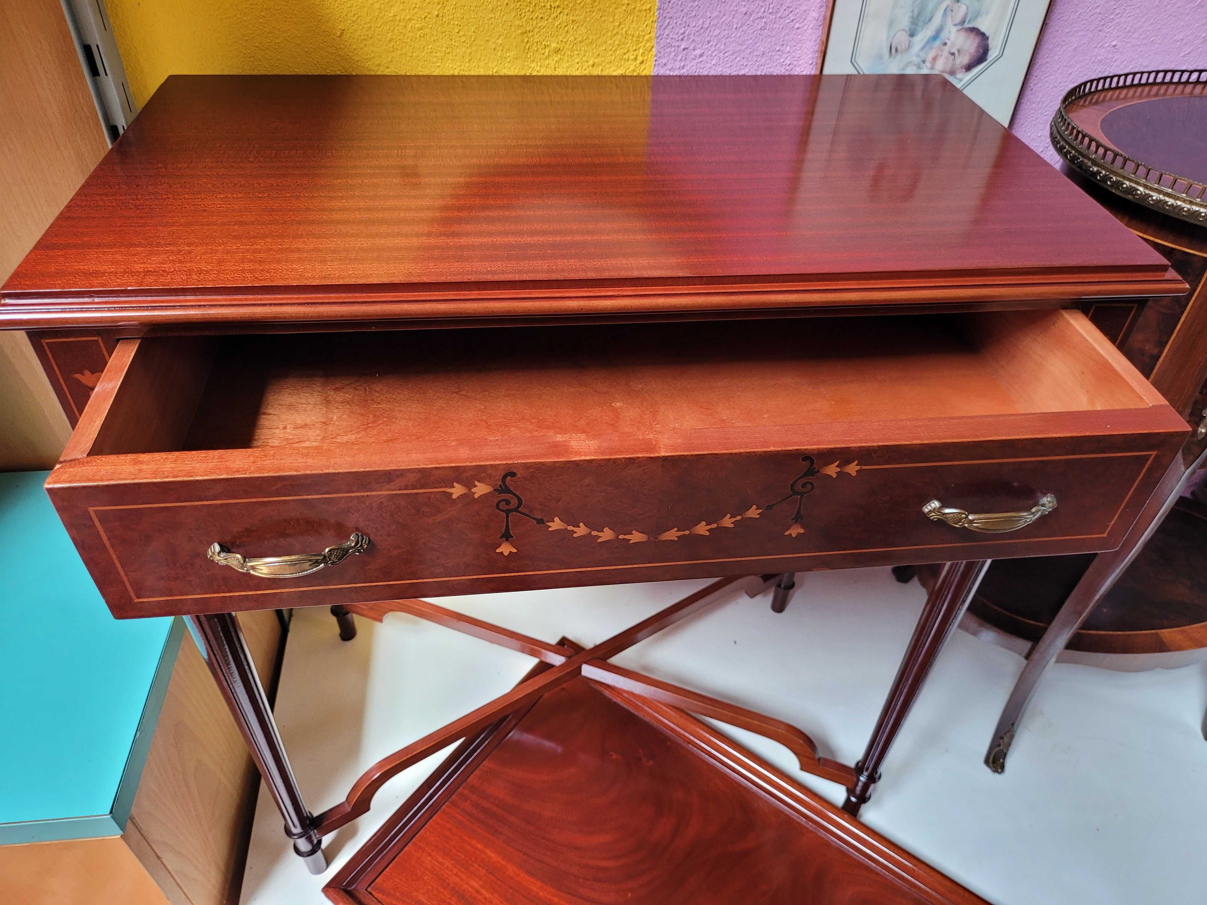 Mesa de apoio em madeira com tabuleiro amovível - óptimo estado
