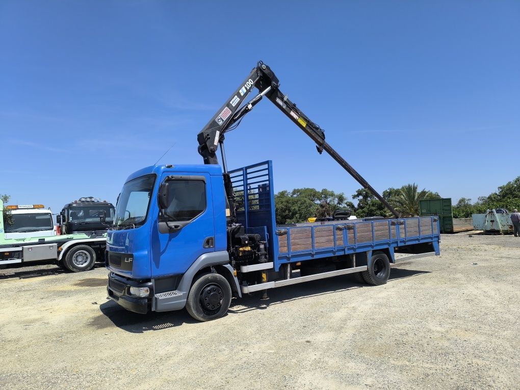 Camião daf estrado com grua hiab