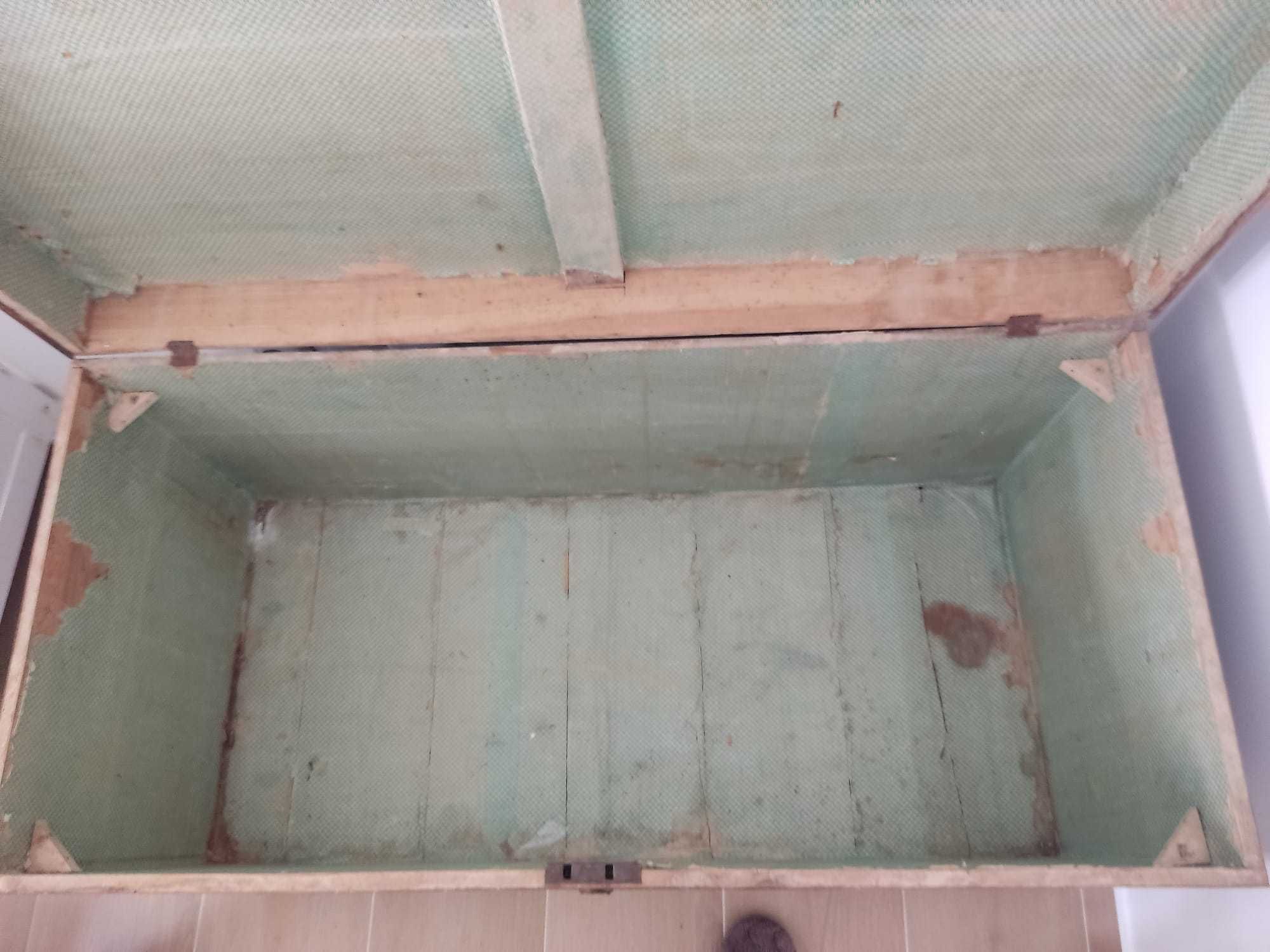 Vendo baú antigo