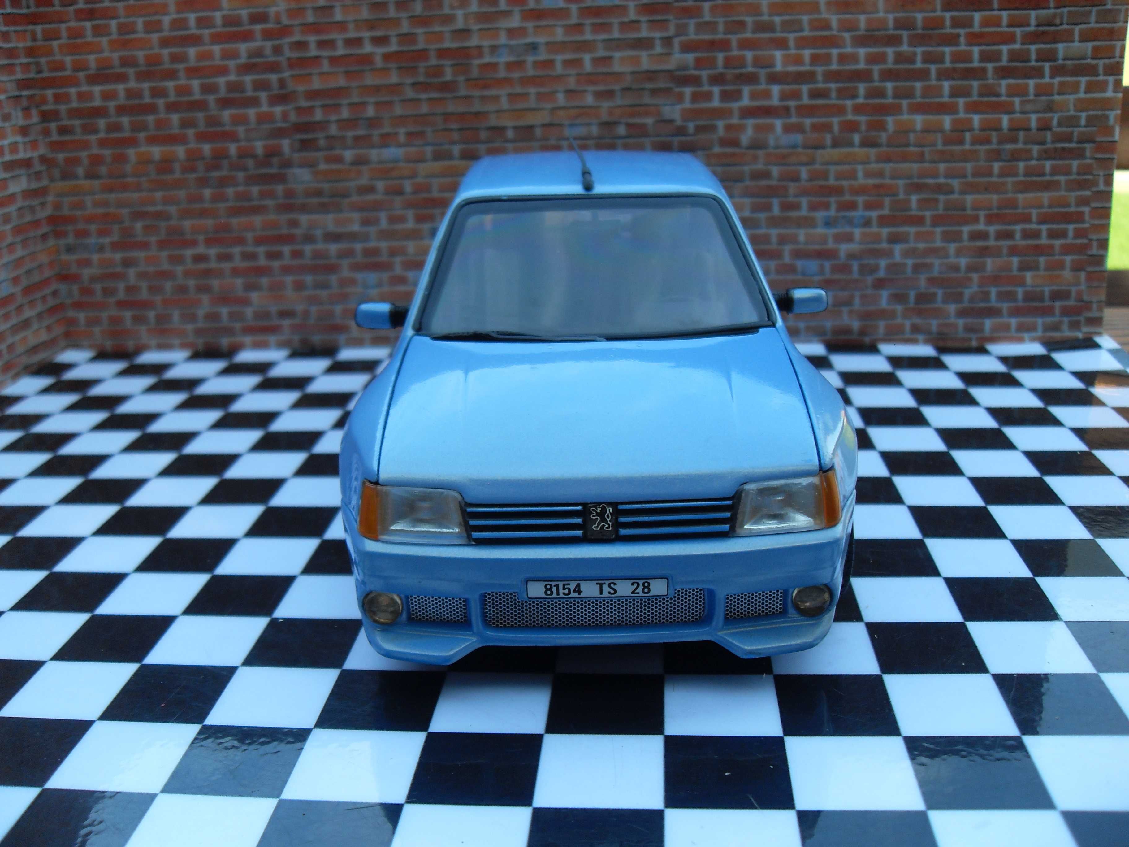 Peugeot 205 GTI 1:18