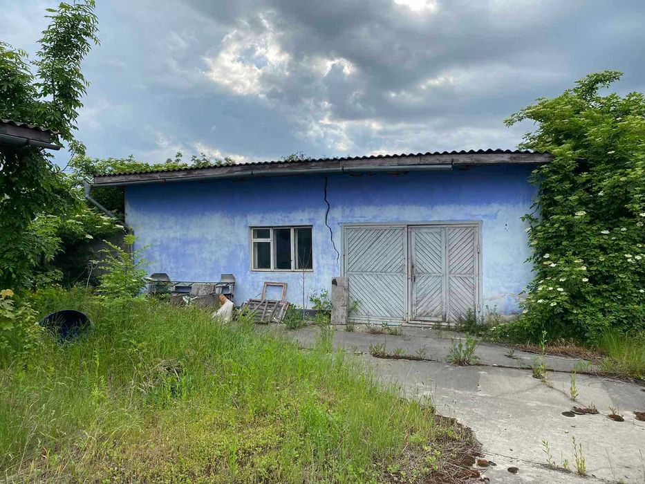 Продам торговий комплекс в Бурштині.
