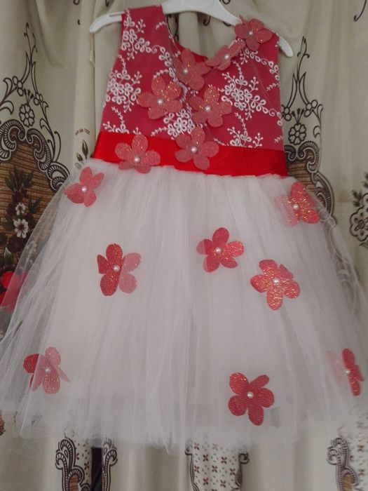 Святкові плаття на дівчинку від  3 до 7