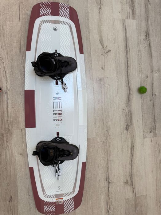 Вейкборд дошка та кріплення