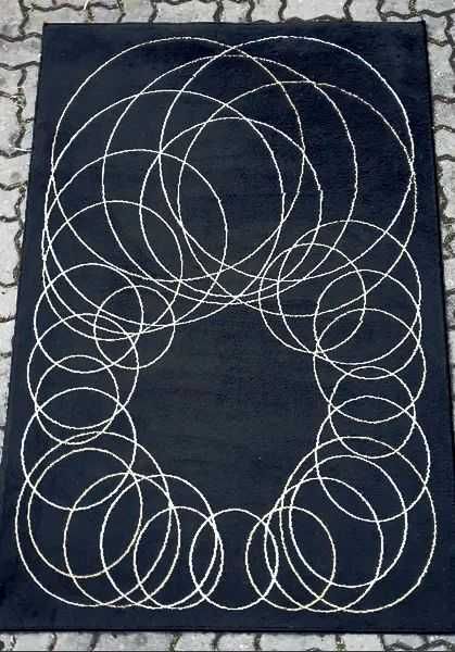 Tapete preto em excelente estado