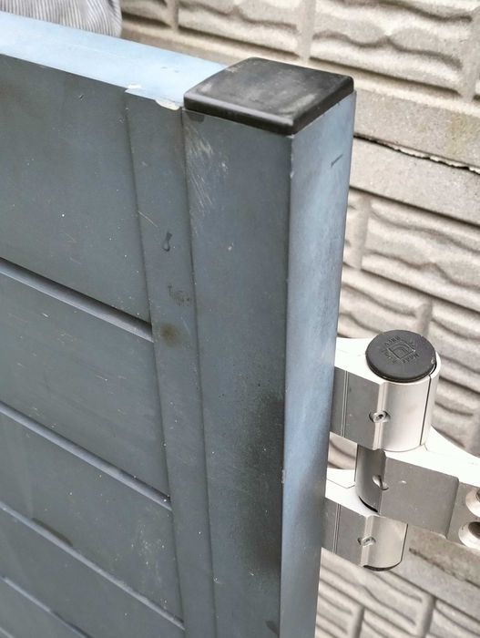 Brama dwuskrzydłowa z napędem