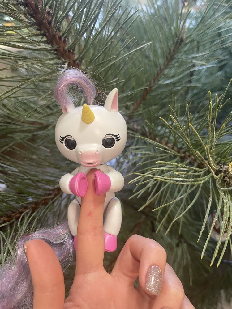 WowWee Fingerlings Glitter Unicorn Интерактивный единорог Mackenzie св