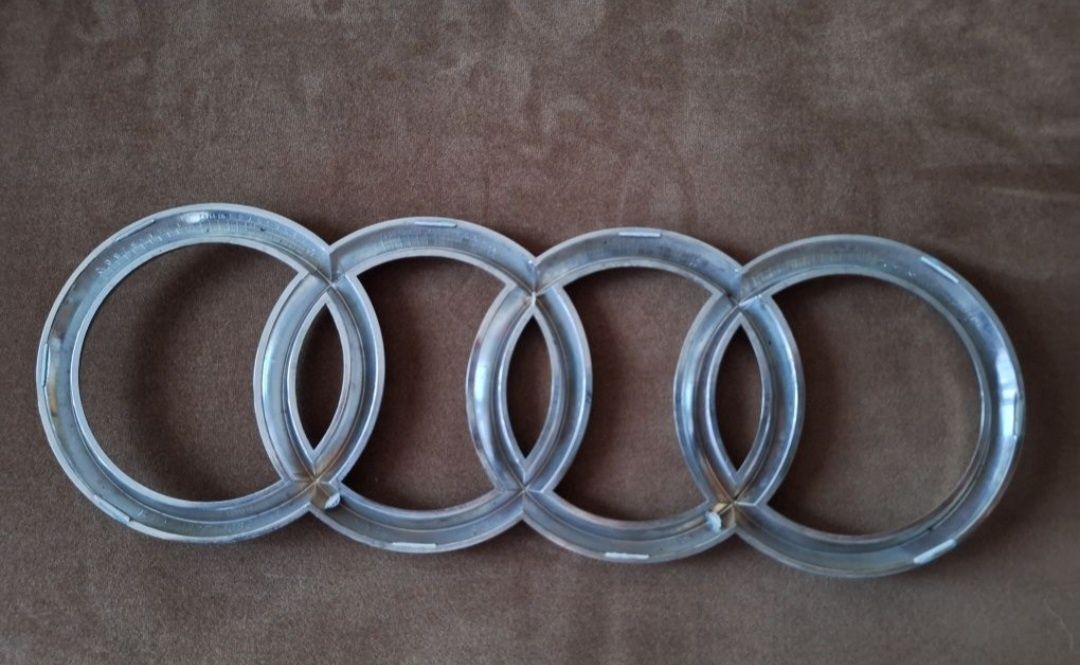 Ozdobne Emblematy Audi 17sztuk.