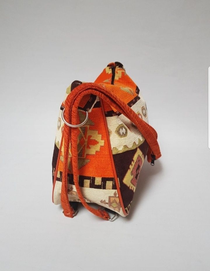 Wzorzysta torba etniczna na ramię w odcieniach beżu brązu i pomarańczy