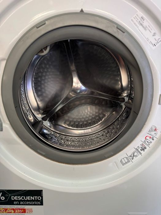 Máquina de Lavar Roupa AEG L7FEE841BI Encastrável 8kg - Usada 3 Anos