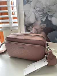 Calvin Klein torebka Must Camera Bag Mono Rose