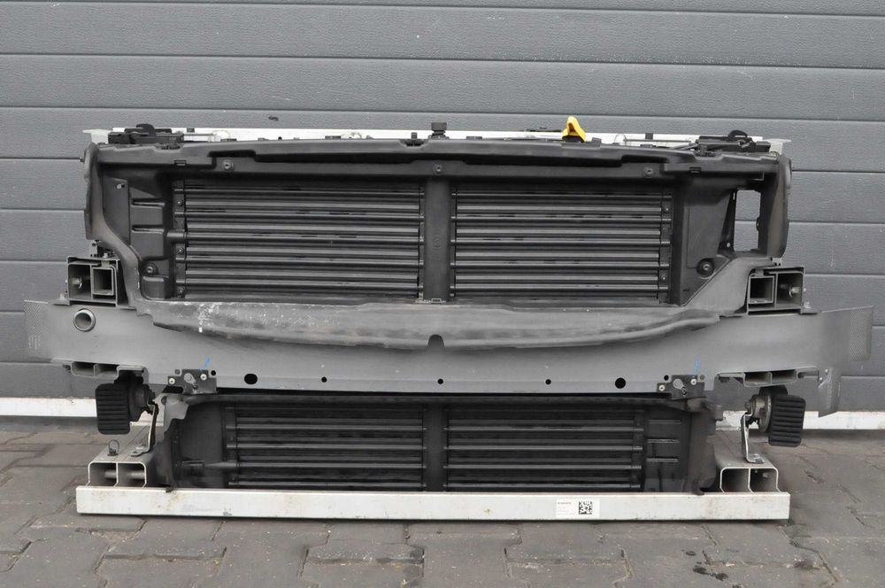 Volvo V90 II Передня панель, телевізор