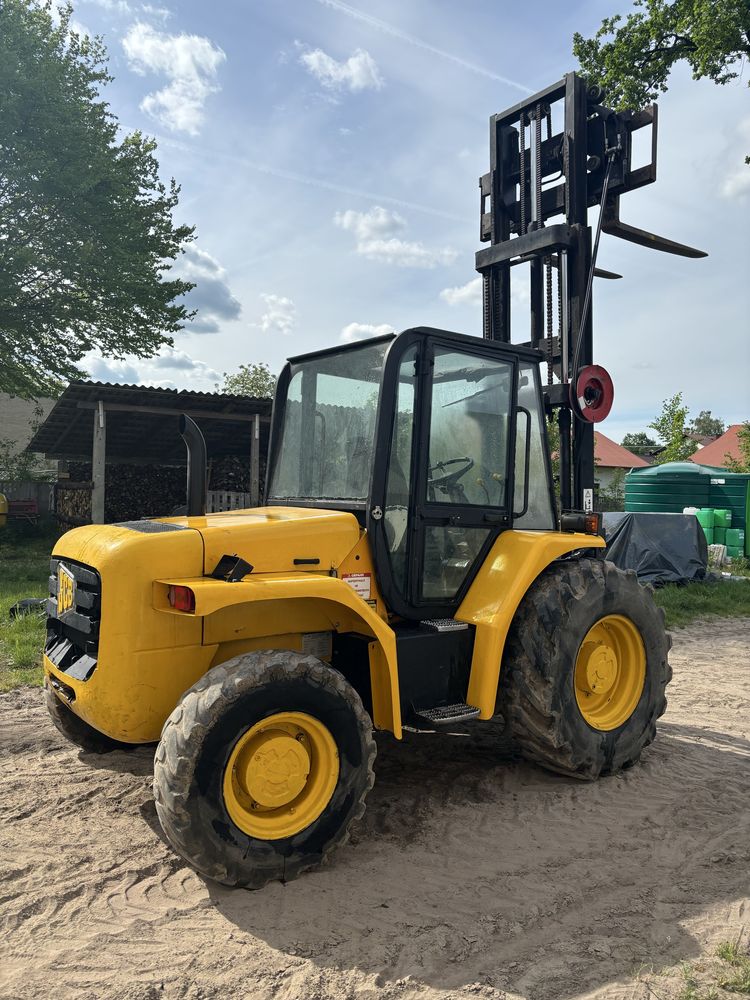 Wózek widłowy JCB 930 4x4 triplex, przesów boczny karetki, udzwig 3t