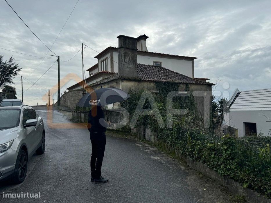 Duas moradias para investimento