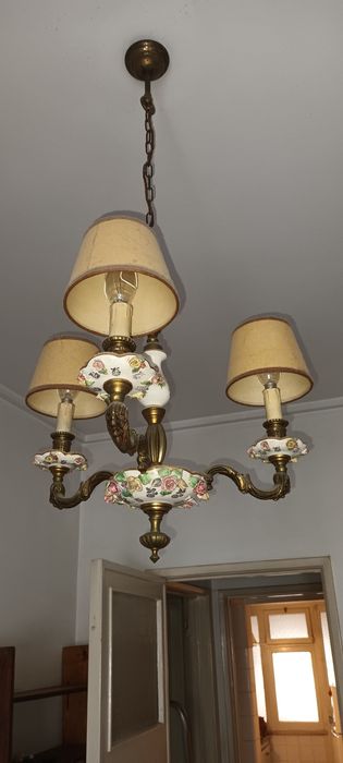 Candeeiro de tecto em porcelana