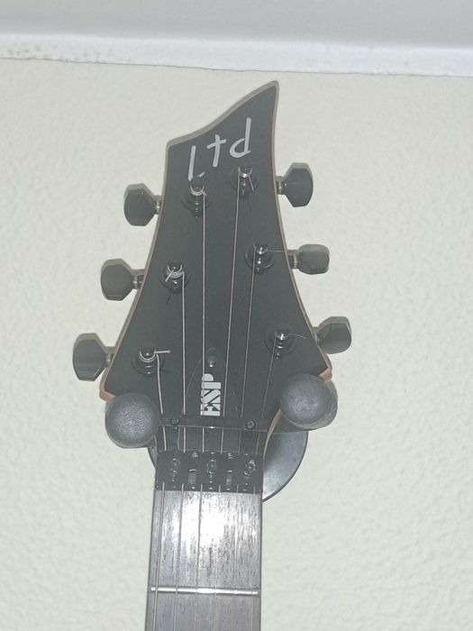 Guitarra elétrica LTD F200