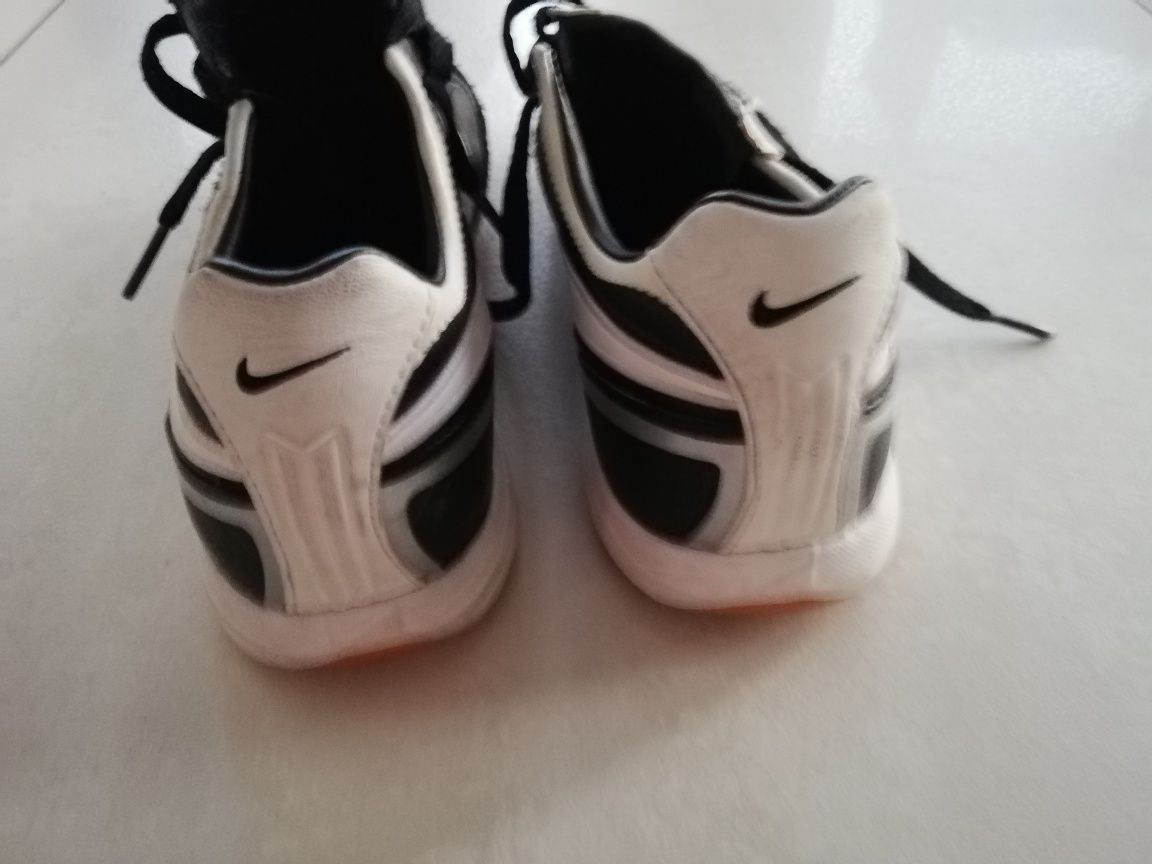 Buty, halówki Nike rozm. 38,5