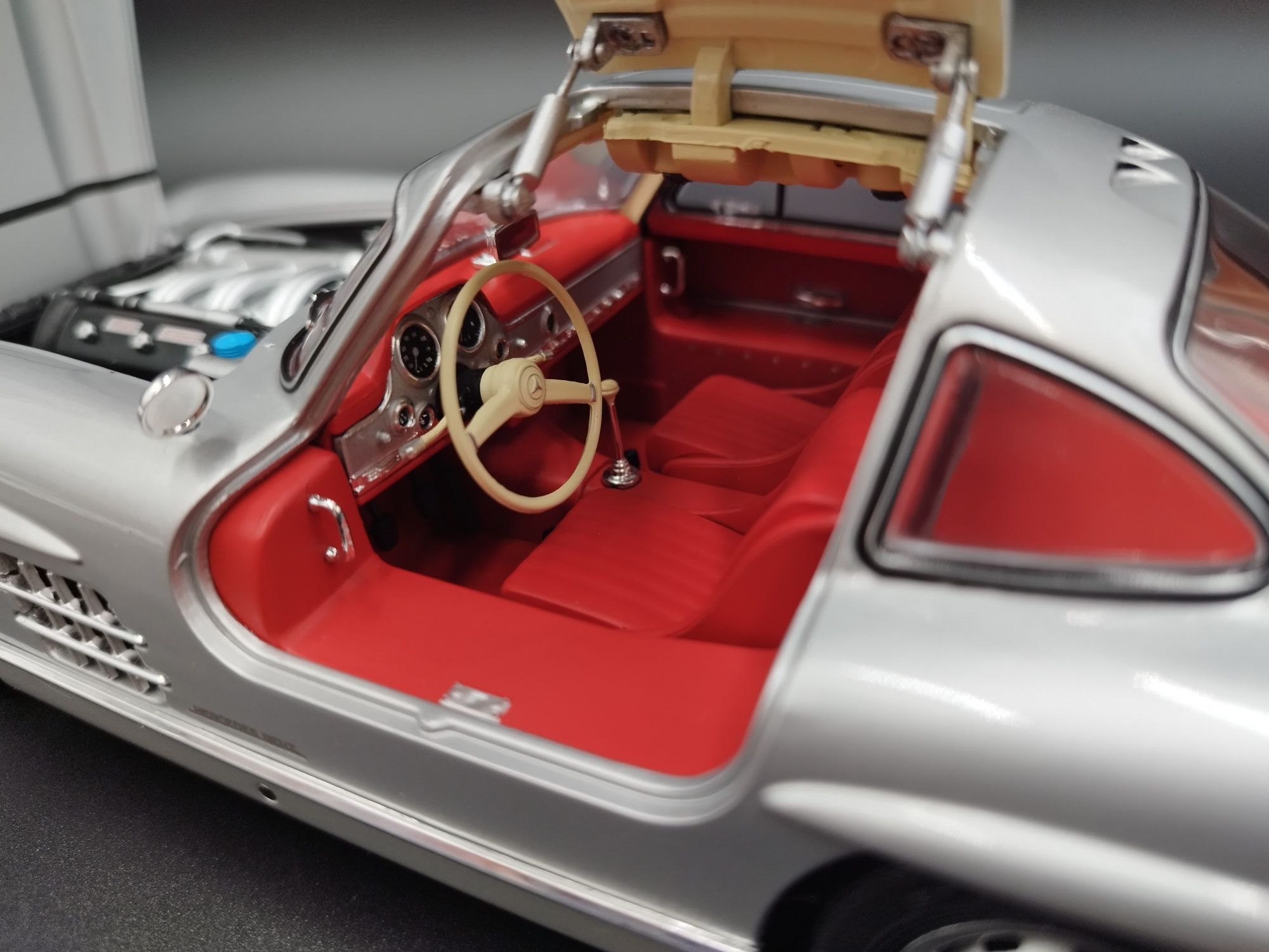 1:18 Schuco 1954/57 Mercedes-Benz 300SL "Gullwing" (W198)  silver