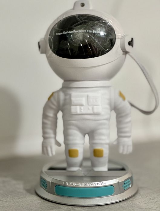 Астронавт-проектор, найновіша модель 2025