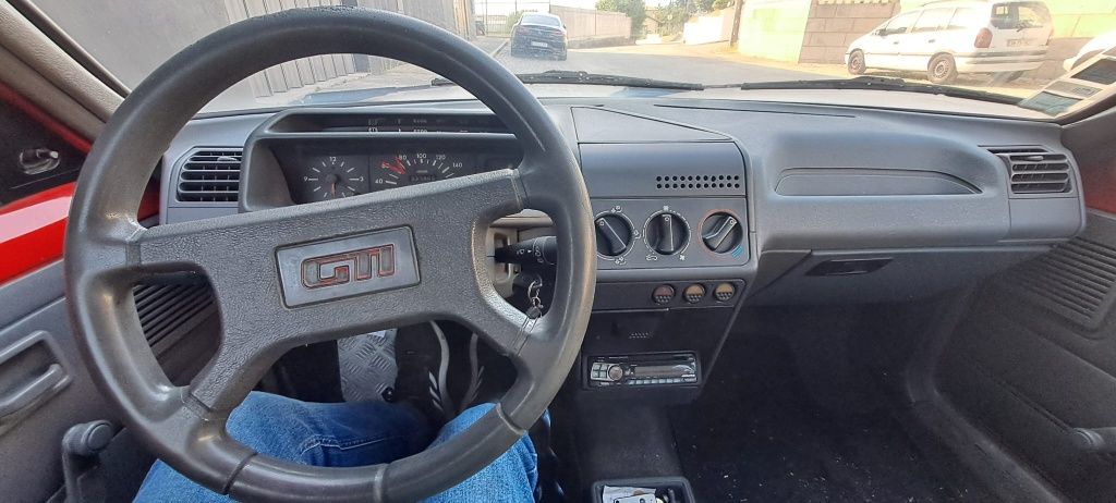 Peugeot 205 comercial