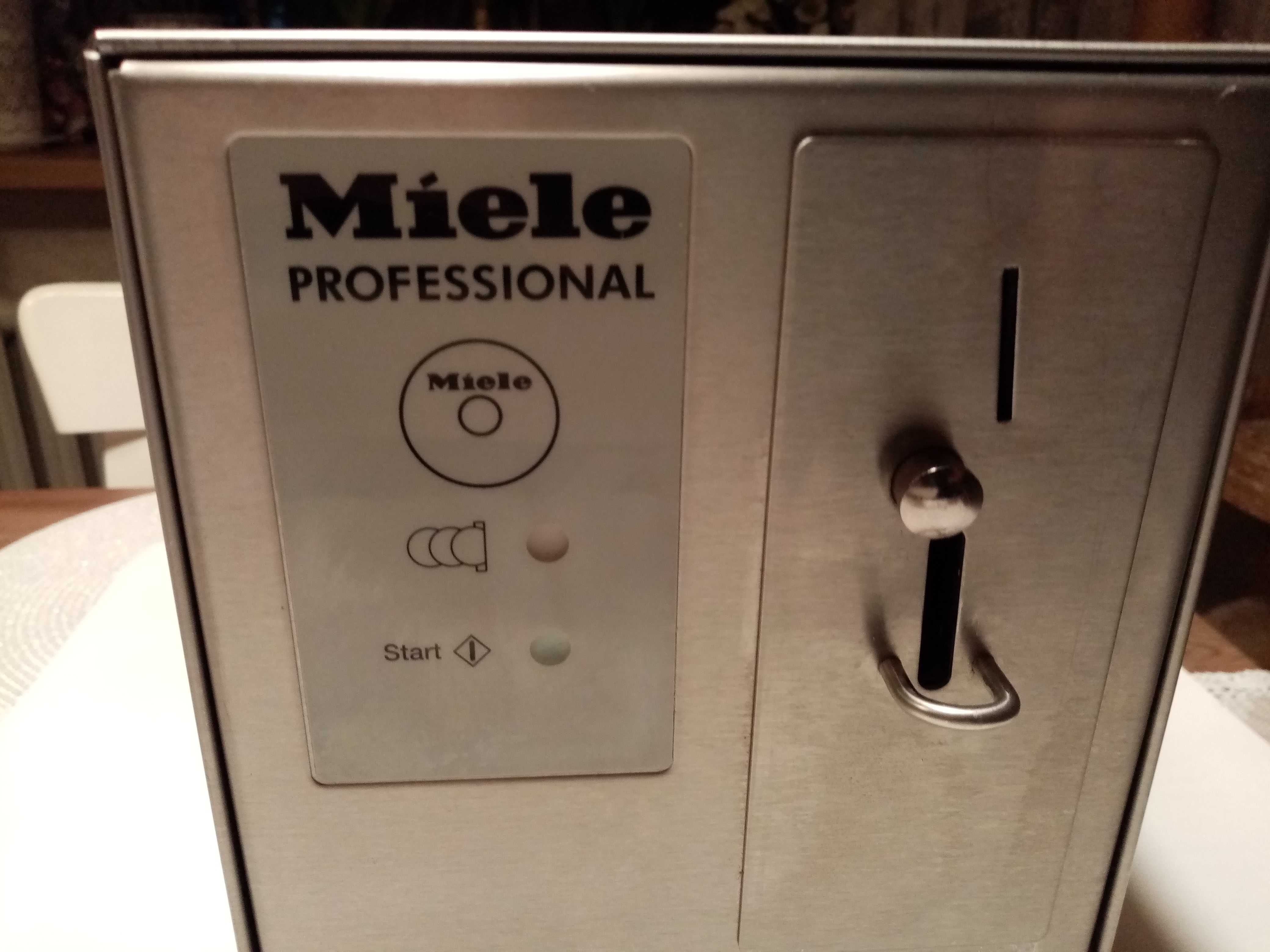 Miele Professional C4060 kasjer +53 szt. żetonów.