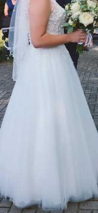 Śliczna suknia ślubna