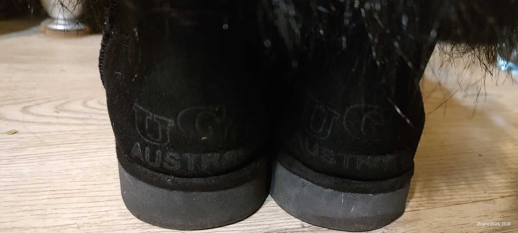 Sprzedam damskie botki UGG.