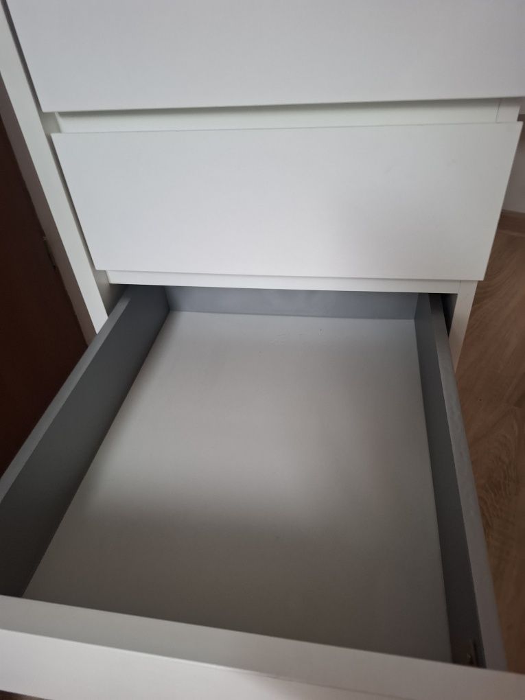 Biurko białe w bardzi dobrym stanie 60x120 4 szuflady