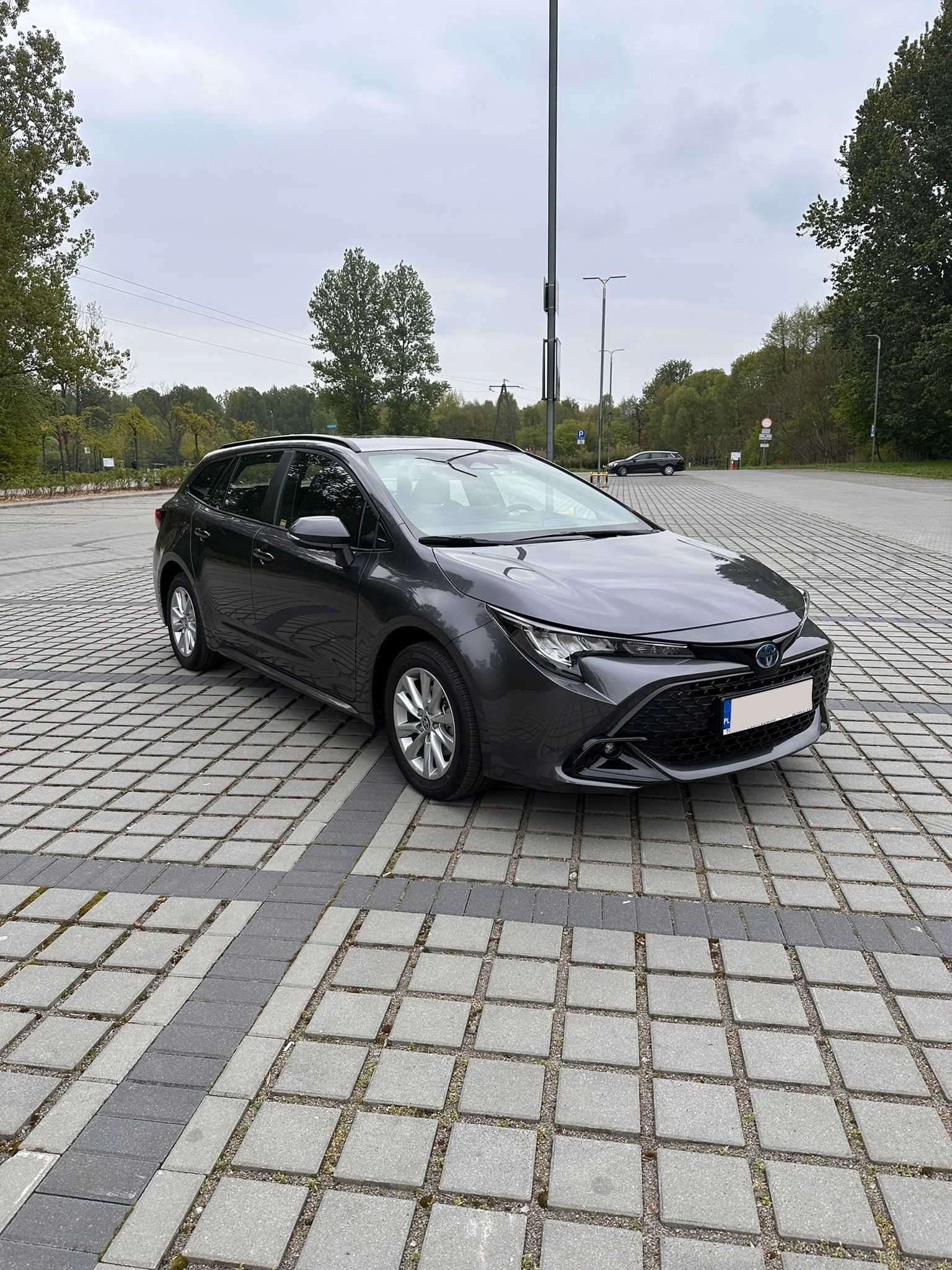 Toyota Corolla kombi Hybryda 140 KM wynajem z wykupem bez BIK/KRD.