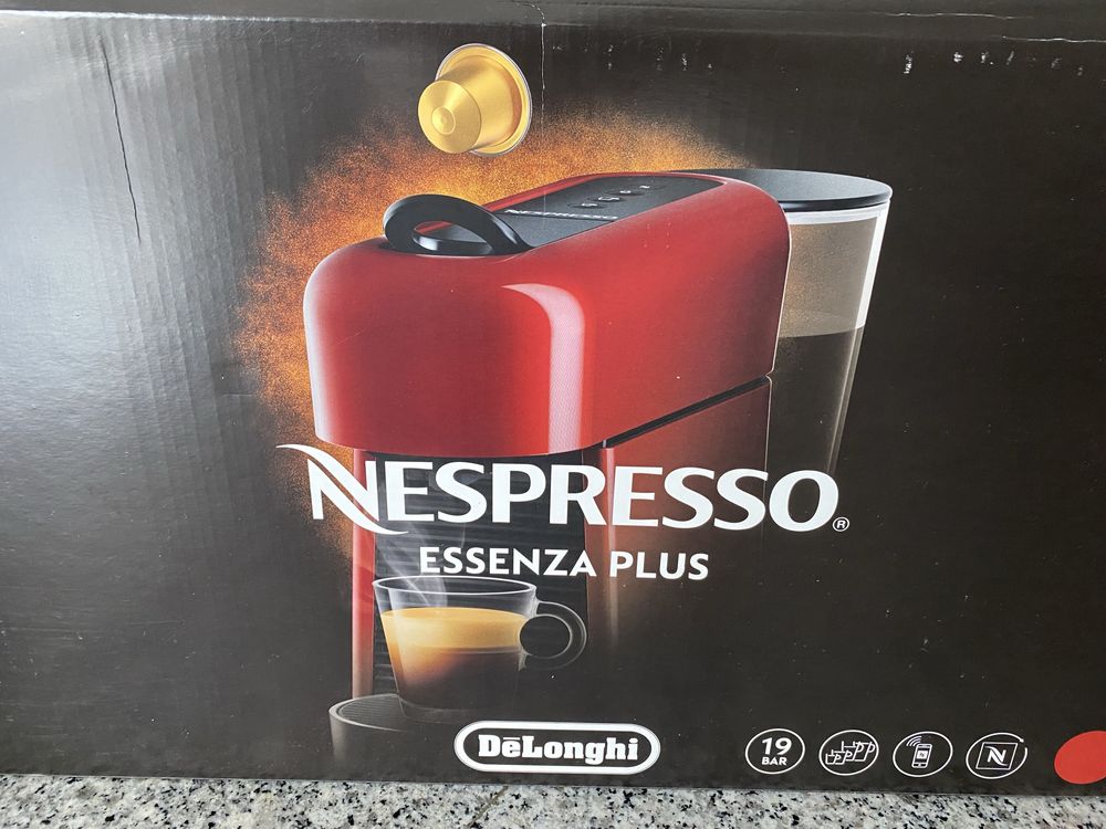 Máquina Nespresso DeLonghi Essenza Plus nova, na embalagem